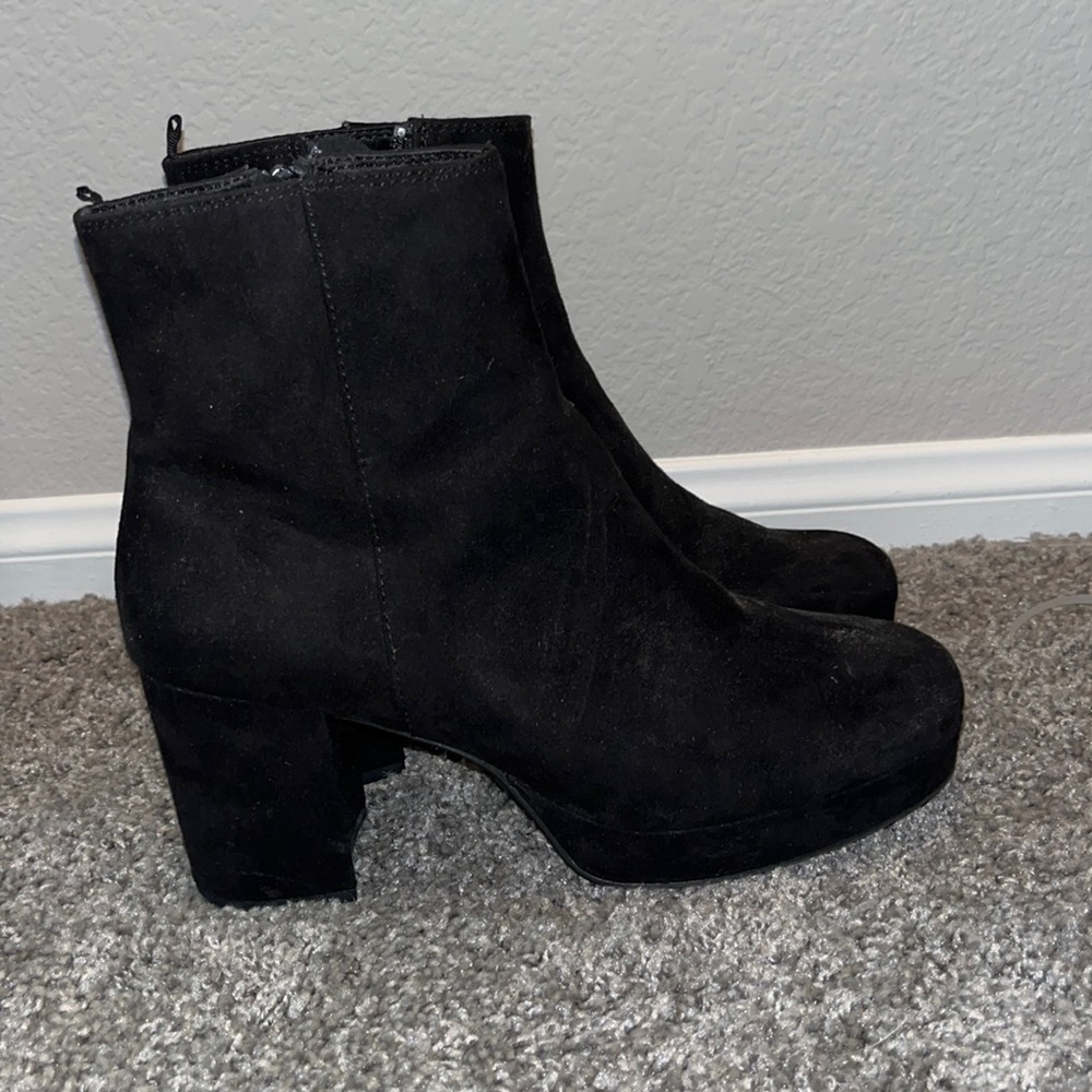 H&M Super Cute Black Heel Boots!